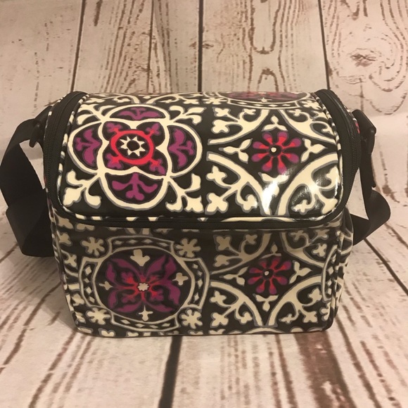 Vera Bradley Handbags - Vera Bradley Scroll Medallion Stay Cooler LB